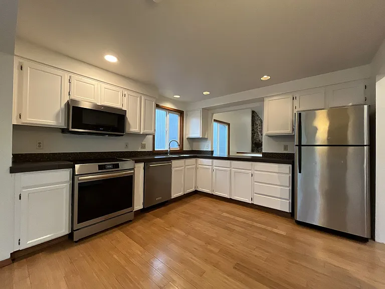 4737 SW Pendleton St — Photo 8