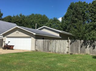 2102 Brownfield Rd, Urbana, IL 61802