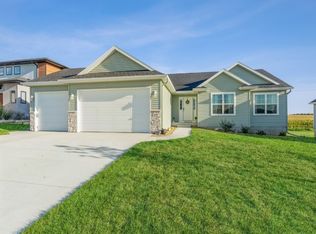 2658 Royal Oak Ridge Rd, Marion, IA 52302