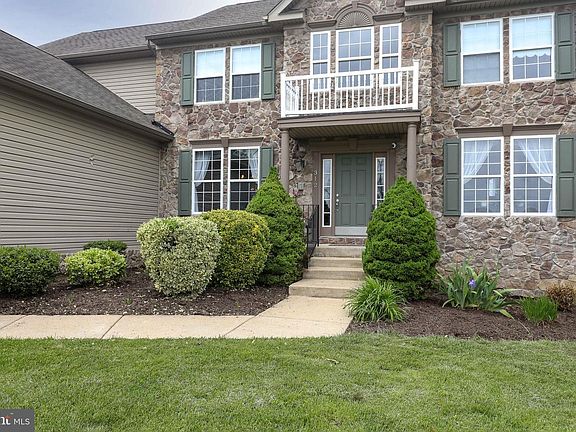 3rd image of 312 Chimney Cir