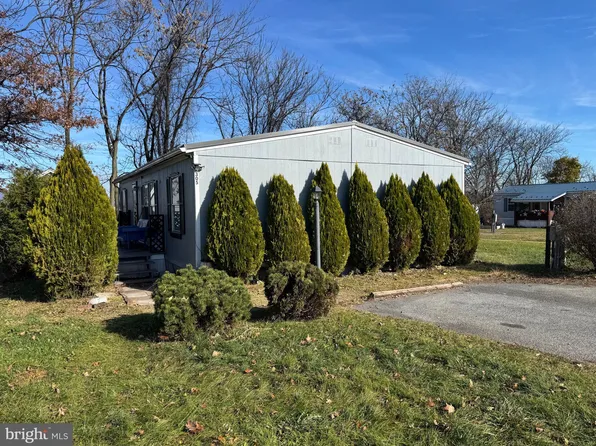 305 Edgewood Ave, Saint Thomas, PA 17252