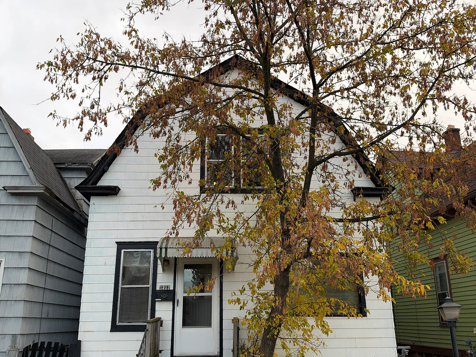 3 bed, 1.5 bath, 1700 sqft, $1,900 — Photo 1