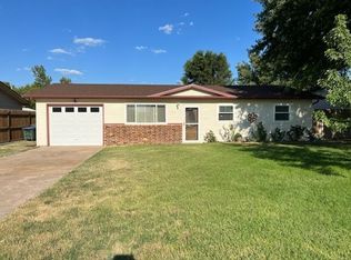1204 Sunnyside Ave, Dodge City, KS 67801