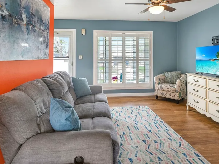 1203 Mount Vernon Dr — Photo 4