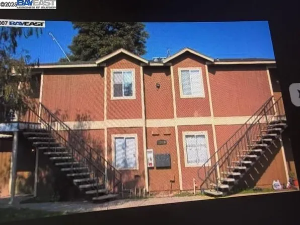 1332 Bulldog Ln, Fresno, CA 93710