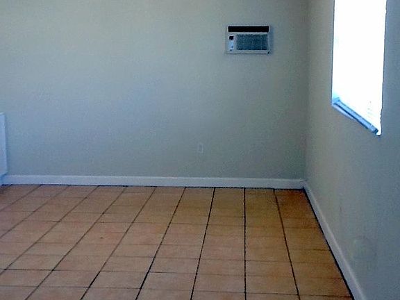 3rd image of 180 NE 71st St APT 4