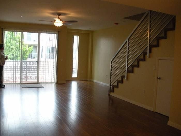 Open Living room w/balcony