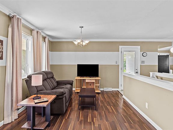 5th image of 16 Hammes Dr