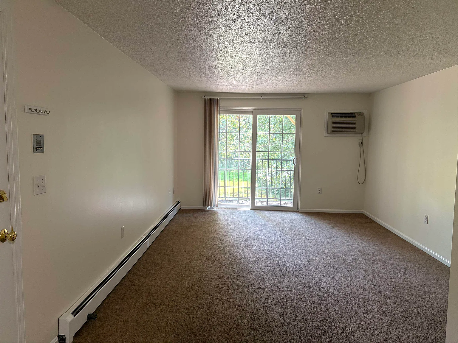 2 bed, 1.0 bath, 804 sqft, $2,150 — Photo 2
