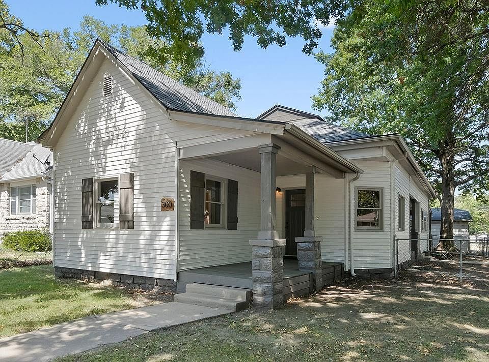 300 Brown Ave, Osawatomie, KS 66064 MLS 2451661 Zillow