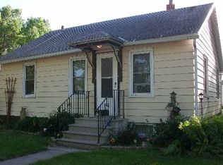 344 3rd Ave SE, Wells, MN 56097