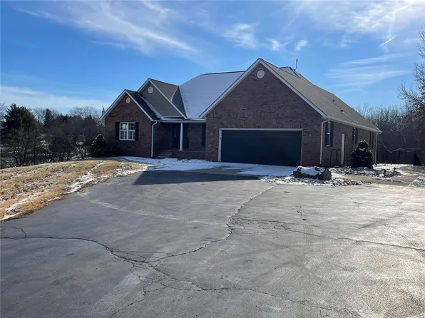 3007 Fox Run Dr, Godfrey, IL 62035