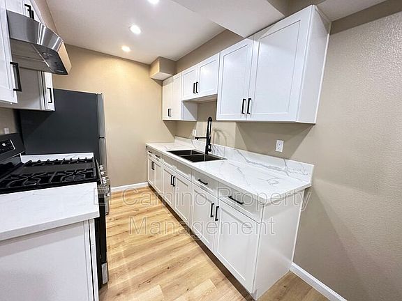 4th image of 8113 Cypress Ave #B