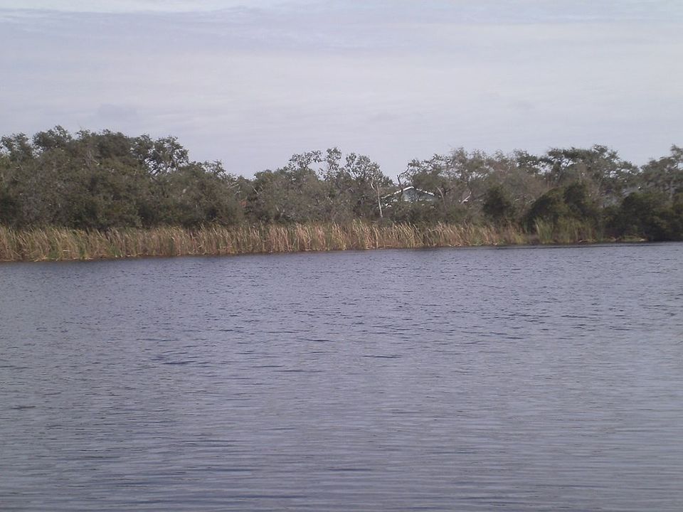 2nd image of 100 E Lake Dr