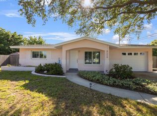 8598 Forsyth Dr, Seminole, FL 33772