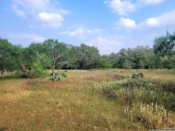 LOT 1 OF 7 Bar R Lane LOT 1, Floresville, TX 78114