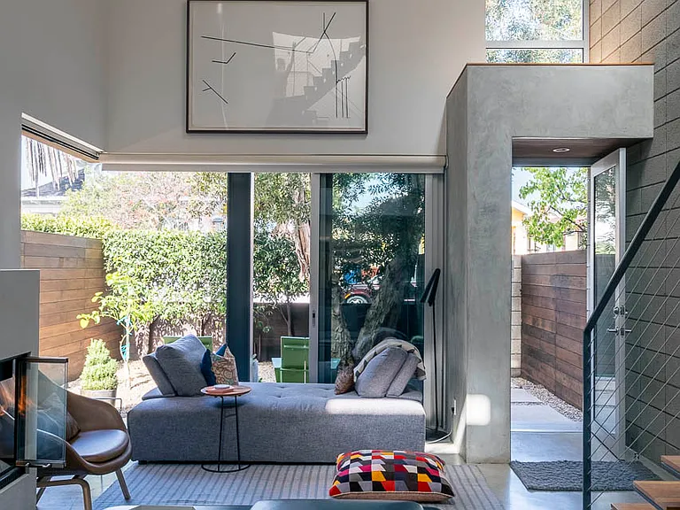 546 Broadway St — Photo 7