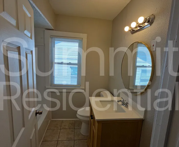 5011 E 39th Ter — Photo 12
