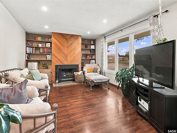 3rd image of 195 Wells Street