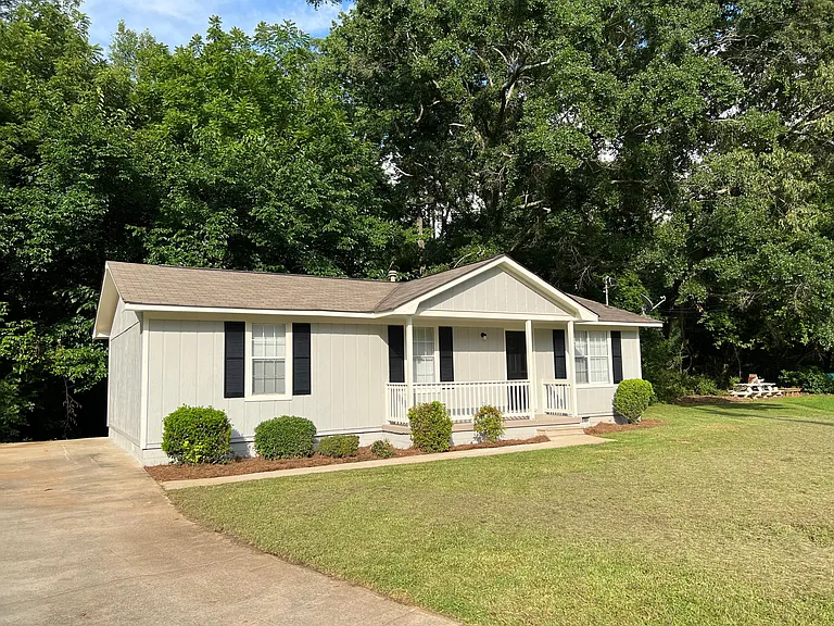 16 Traylor St — Photo 2