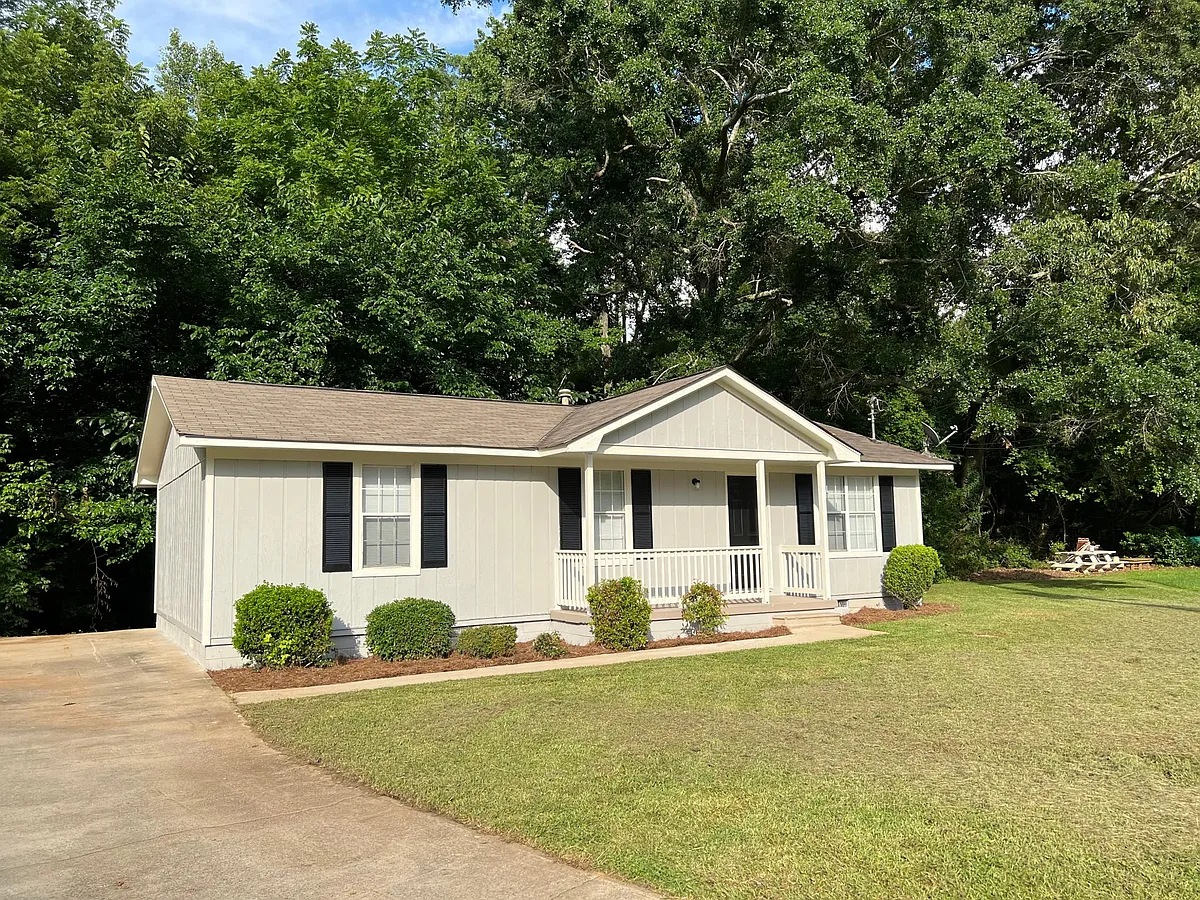 Building Photo - 16 Traylor St