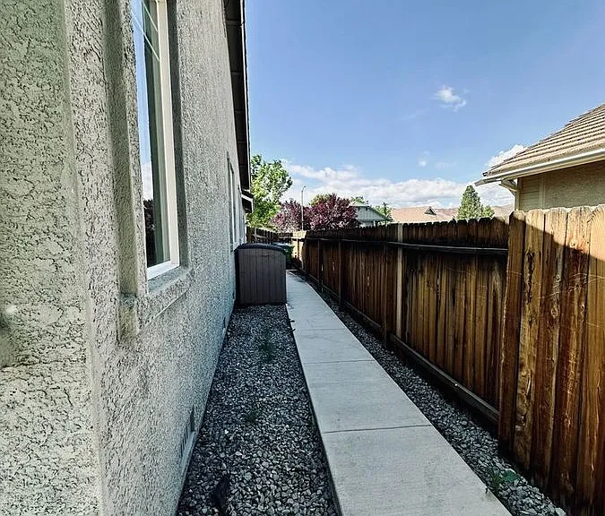 1064 Harbor Town Cir — Photo 15