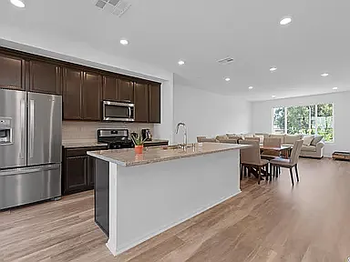 4 bed, 1880 sqft, $4,200 — Photo 2