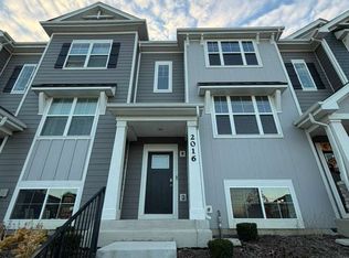 2016 Yellowstone Blvd, Mundelein, IL 60060