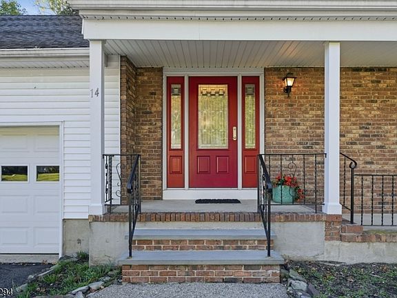 4th image of 14 Whitaker Pl