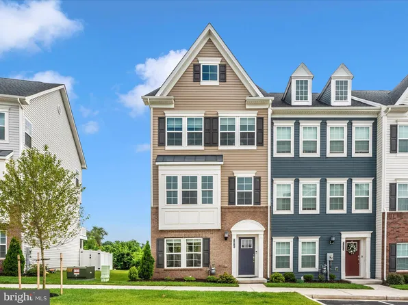 1426 Clingmans Dome Dr, Frederick, MD 21702