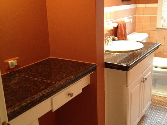 Vanity in Main Floor Bath