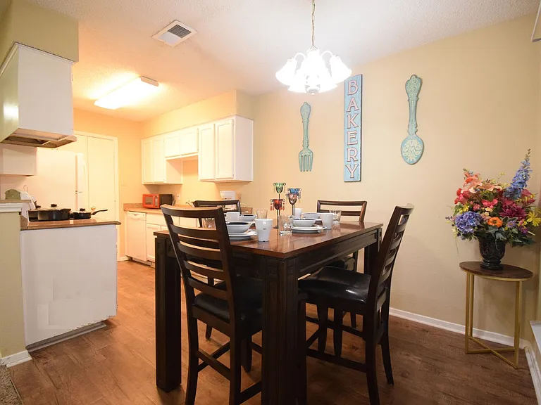4909 Jamesway Rd — Photo 3