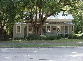 1st image of 216 NE Sanchez Ave