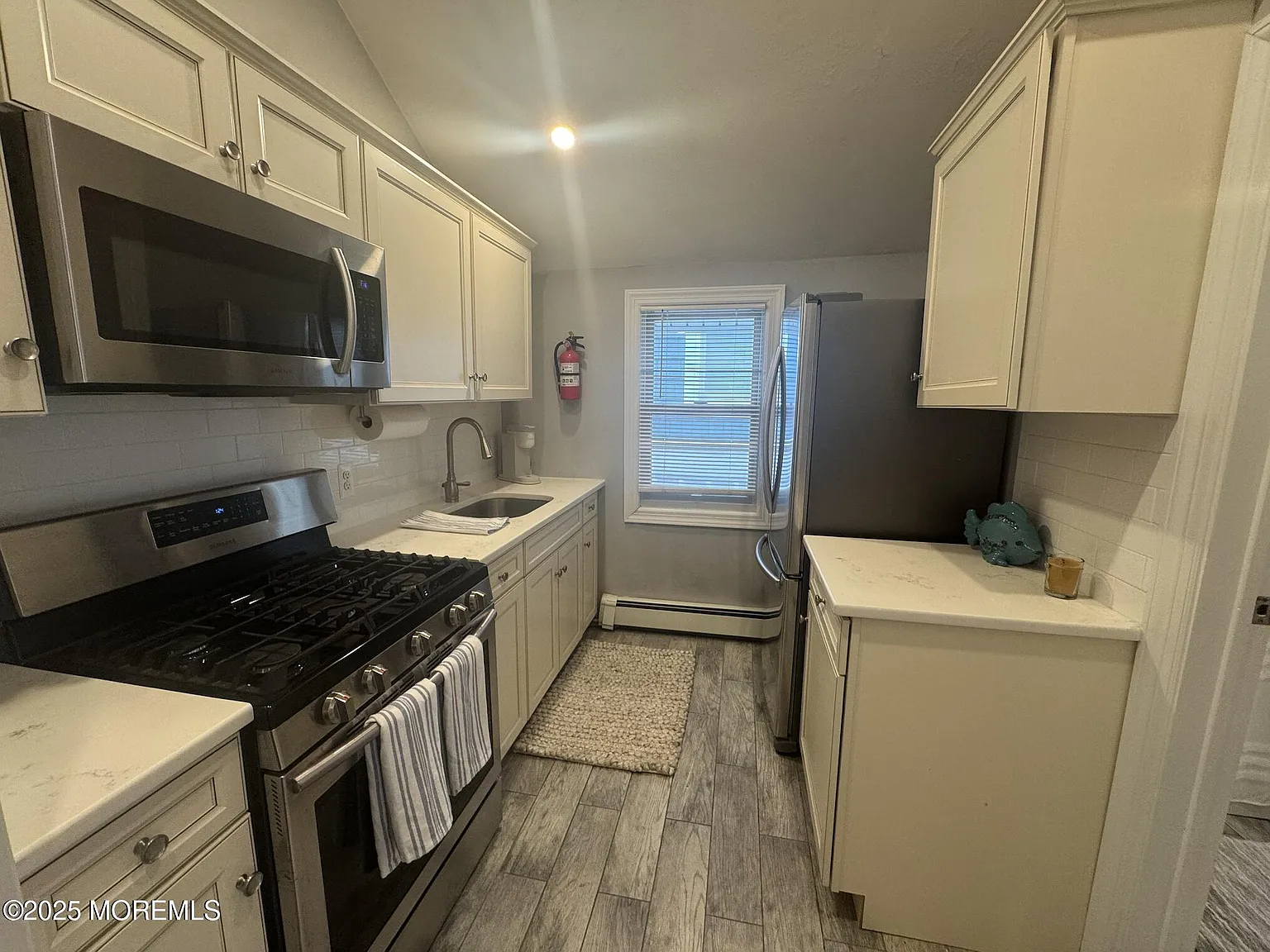 3 bed, $3,000 — Photo 4