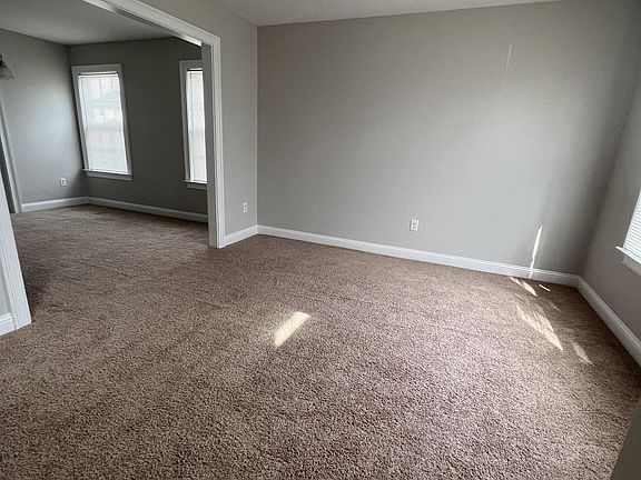 4th image of 401 Lincoln Way NE