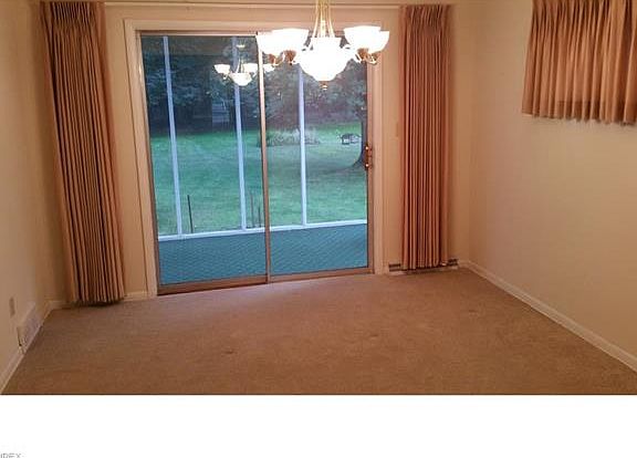 5th image of 26501 Sweetbriar Dr