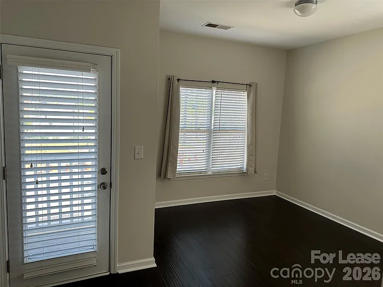 164 Parkwood Ave — Photo 8