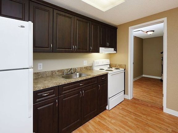 5th image of 4941 Central Dr #606