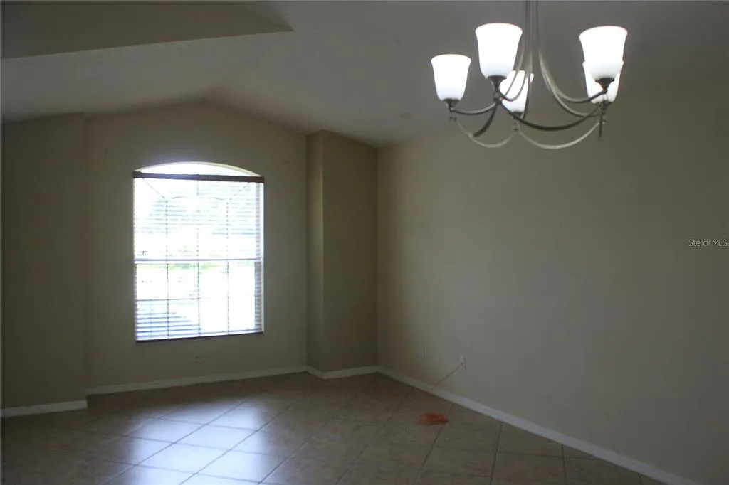 3 bed, 2.0 bath, 1795 sqft, $2,000 — Photo 3