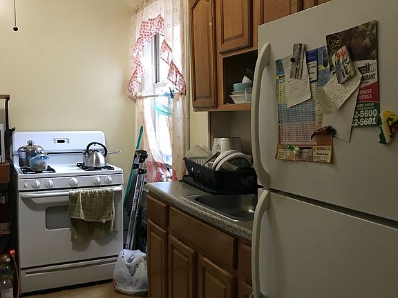 3rd image of 19026 Jamaica Ave