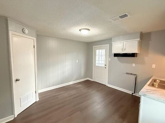 4th image of 433 Dixie Rd