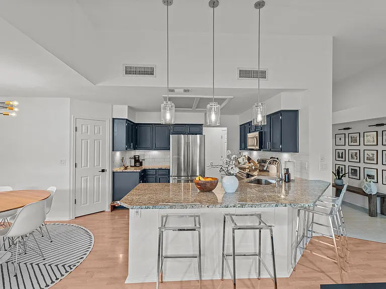 3001 E Redwood Ln — Photo 15