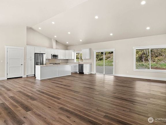 5th image of 19106 Nutmeg Street SW