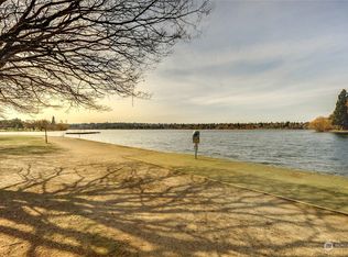 410 NE 70th St APT 601, Seattle, WA 98115