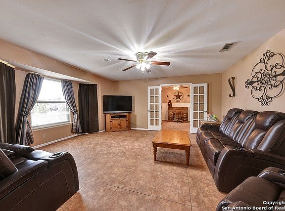 2nd image of 421 Kimberly Dr