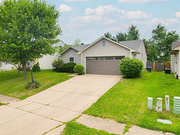 3rd image of 1443 Blue Brook Way