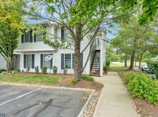 233 Nuthatch Ct, Three Bridges, NJ 08887