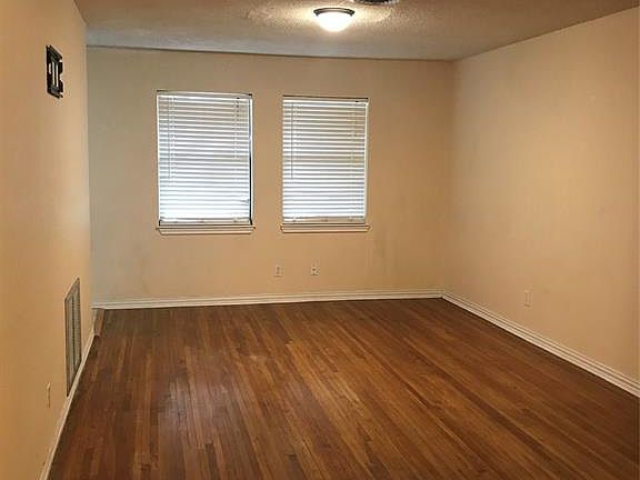 3rd image of 324 Cypress St