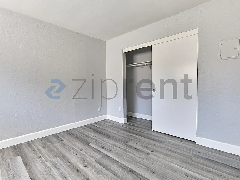 213 E Acacia St #C — Photo 13