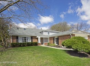 1033 Rosewood Ter, Libertyville, IL